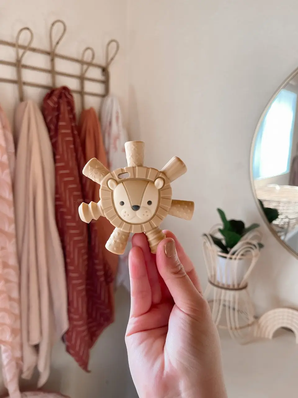 Itzy Ritzy - Ritzy Teether™ Lion Baby Molar Teether - Image 3