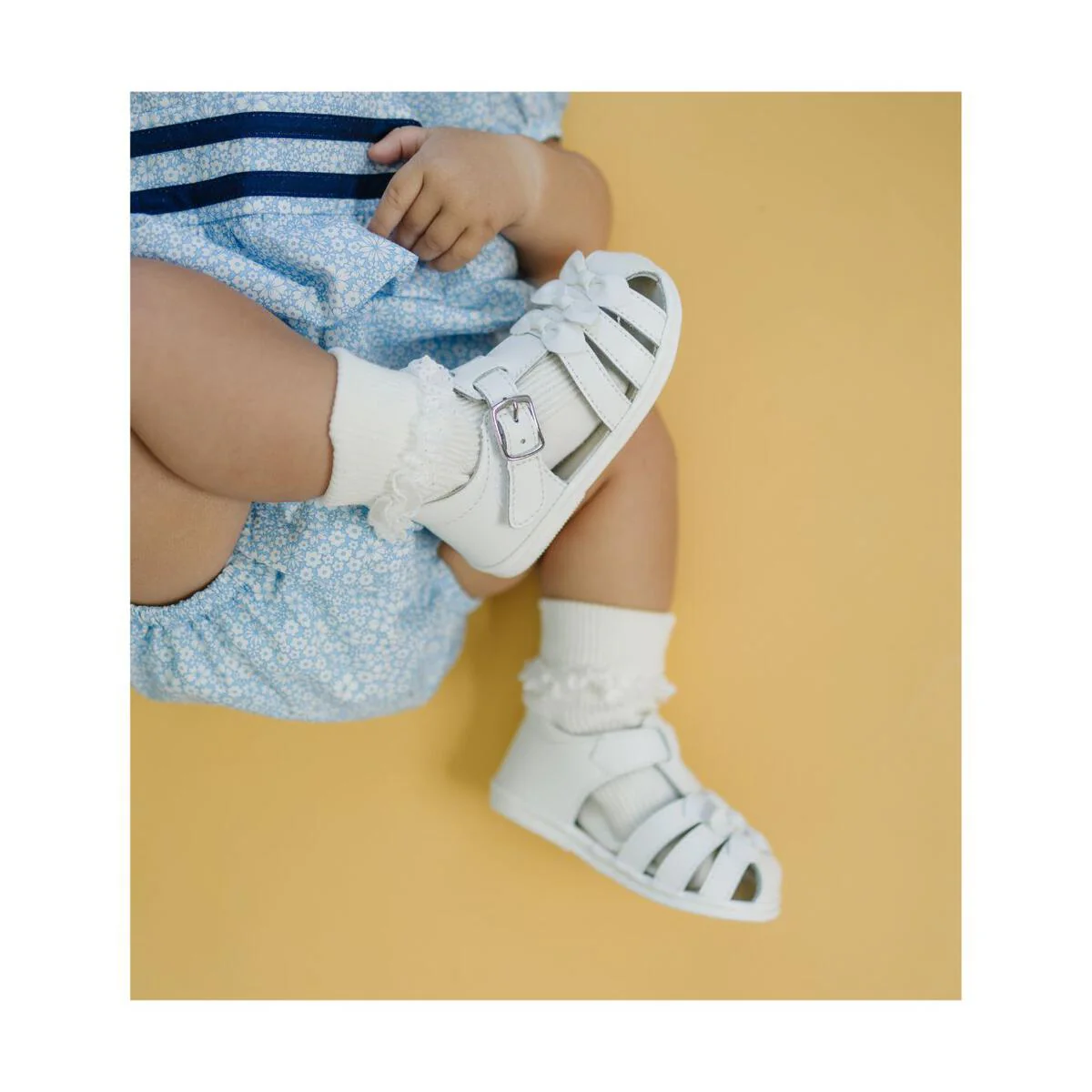 l'amour - White Everly Bow Sandal - Image 2